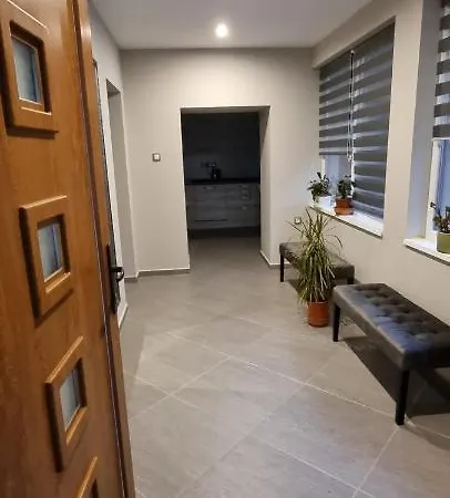 Hos-cegledi Vendeghaz -oenallo Otthon, Mely Csak Az Oenoeke Apartment