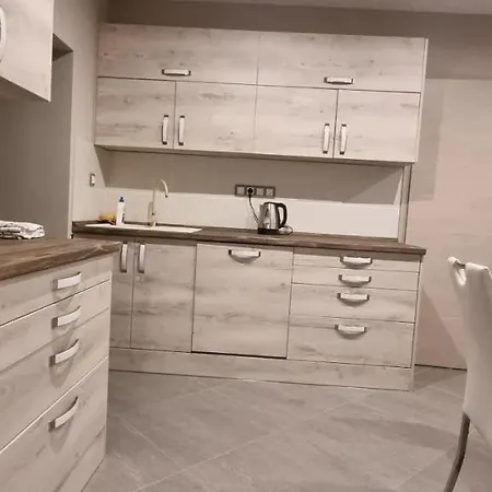 شقة Hos-cegledi Vendeghaz -oenallo Otthon, Mely Csak Az Oenoeke *