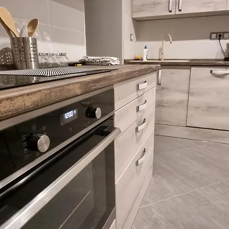 Hos-cegledi Vendeghaz -oenallo Otthon, Mely Csak Az Oenoeke Apartment *