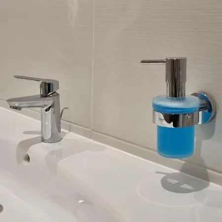 Hos-cegledi Vendeghaz -oenallo Otthon, Mely Csak Az Oenoeke * ميسكولك