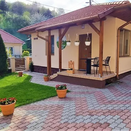 Hos-cegledi Vendeghaz -oenallo Otthon, Mely Csak Az Oenoeke * Miskolc
