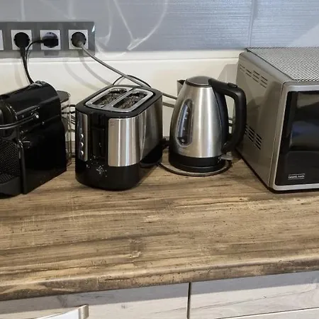 Hos-cegledi Vendeghaz -oenallo Otthon, Mely Csak Az Oenoeke * ميسكولك