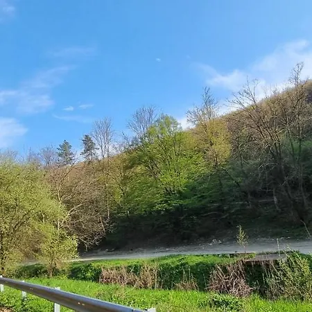 Hos-cegledi Vendeghaz -oenallo Otthon, Mely Csak Az Oenoeke شقة