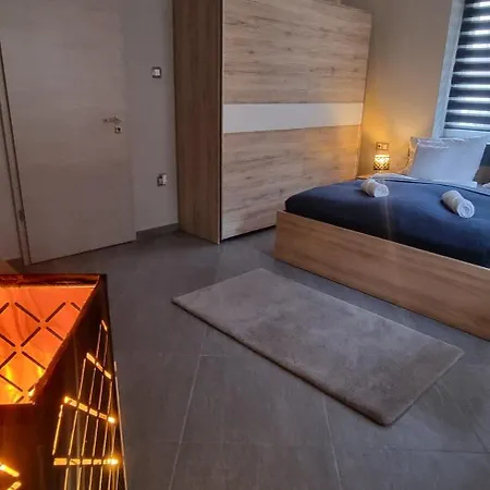 Hos-cegledi Vendeghaz -oenallo Otthon, Mely Csak Az Oenoeke Miskolc